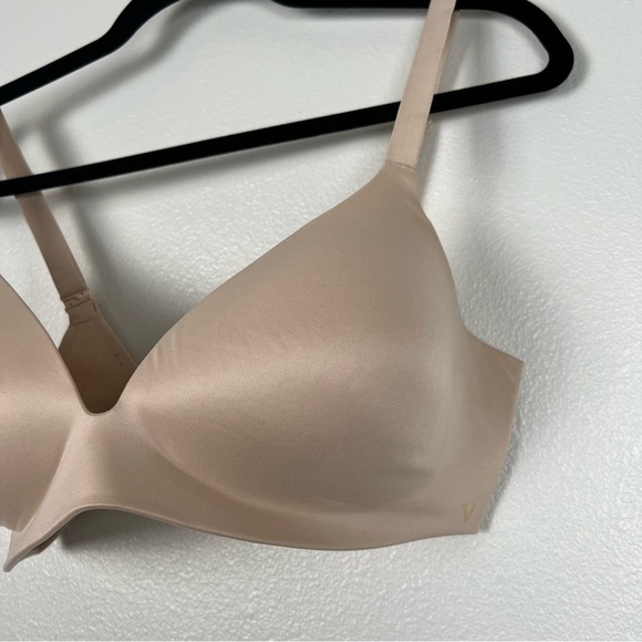 Victoria's Secret Cream Bra - Picture 2 of 5